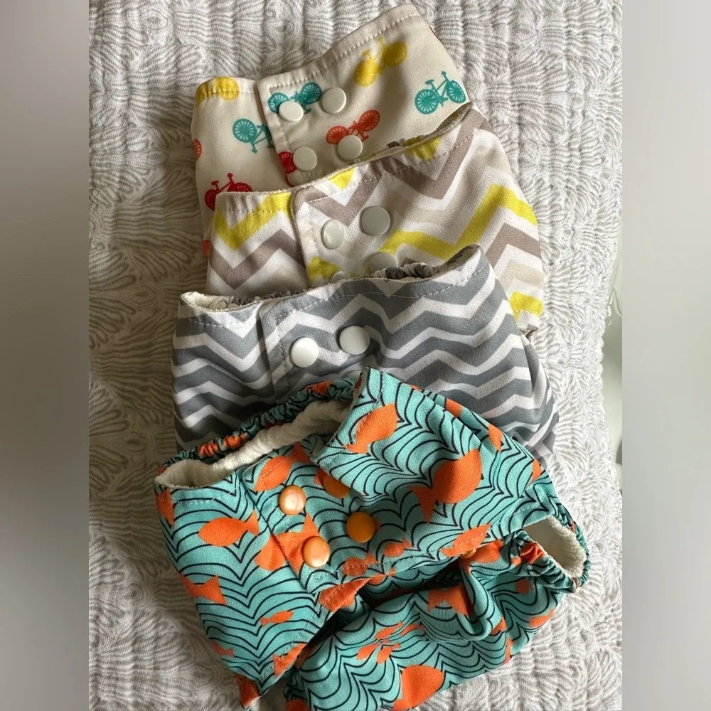 Set of 4 Lotus Bumz diaper covers